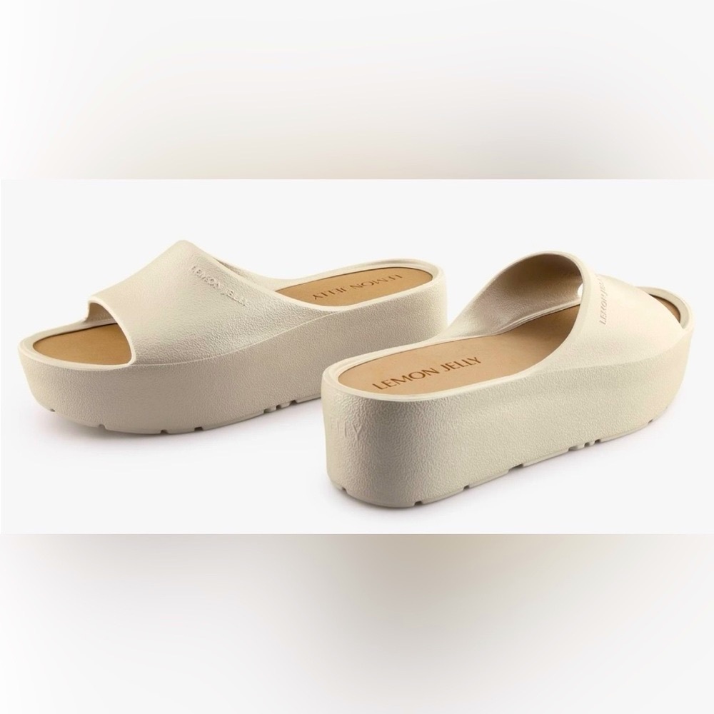 ***SOLD*** 
Lemon Jelly Women's Size 38 US 8 Platform Sandals SUNNY-05 Warm Grey